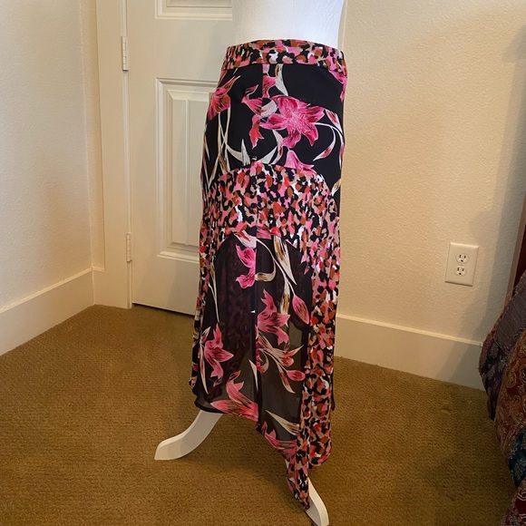 NWT asymmetrical handkerchief skirt - Picture 2 of 7